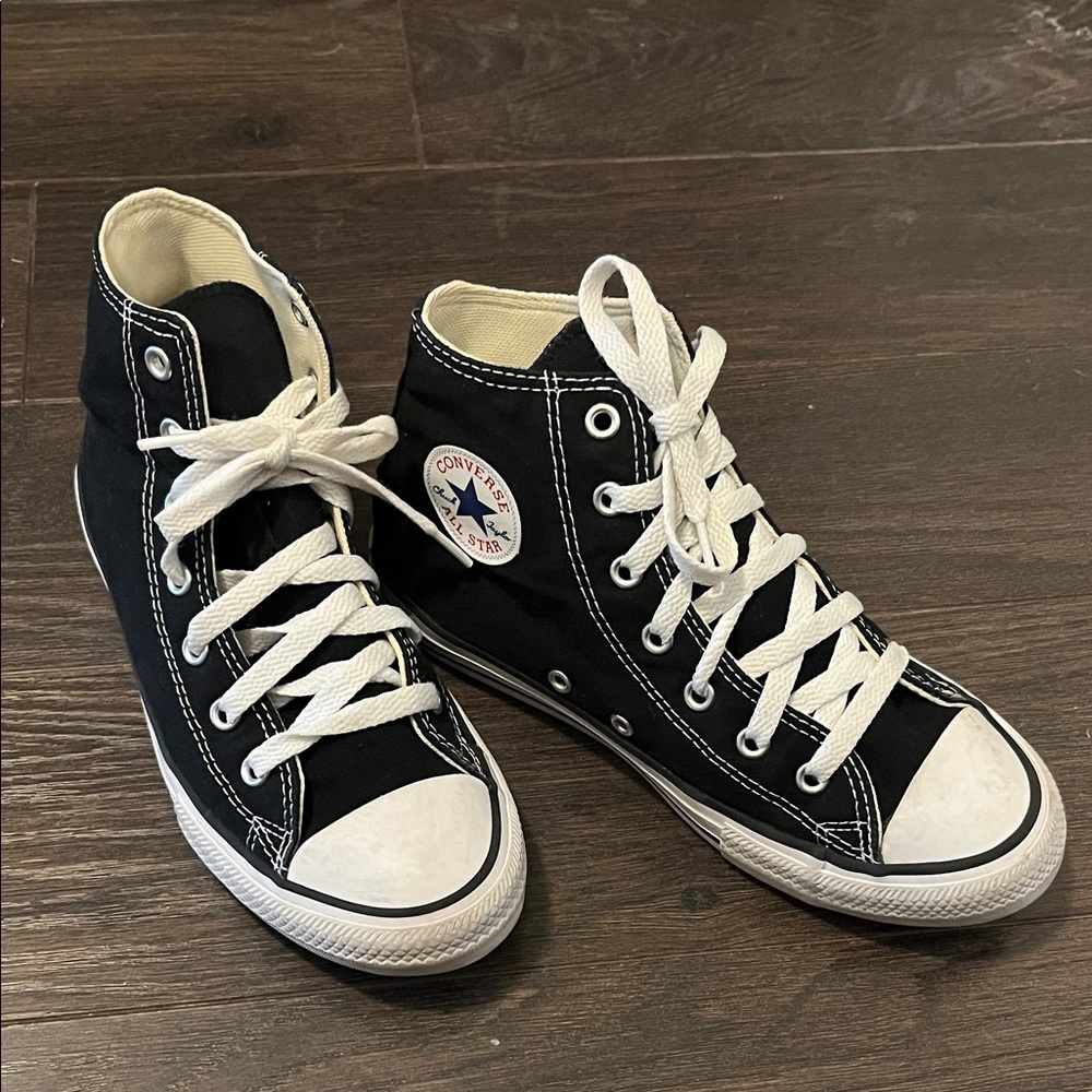 Converse chuck Taylor Black and White Kids US 3 High Top Sneakers, like new